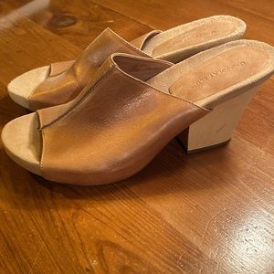 Chocolat Blu Cork Sandal w/ Leather Upper - Size 9 - 3.5 in - Unworn